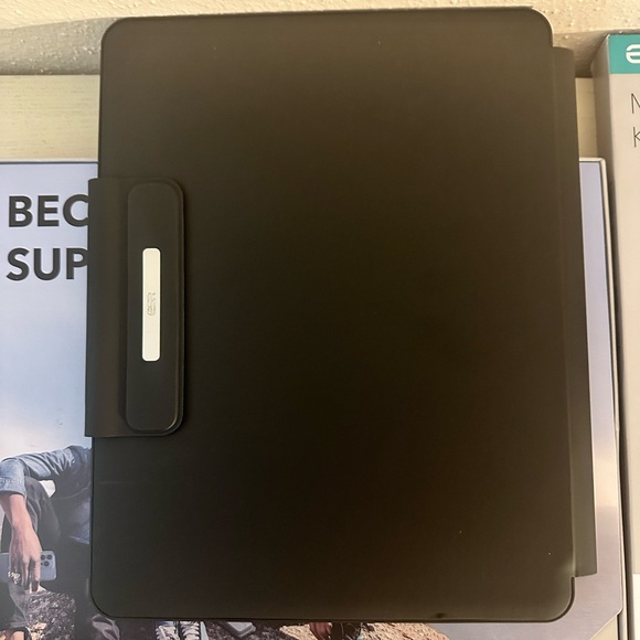 ESR  Magnetic Keyboard Case, for iPad Pro 12,9 (2022/2021/2020/2018) - Picture 7 of 11
